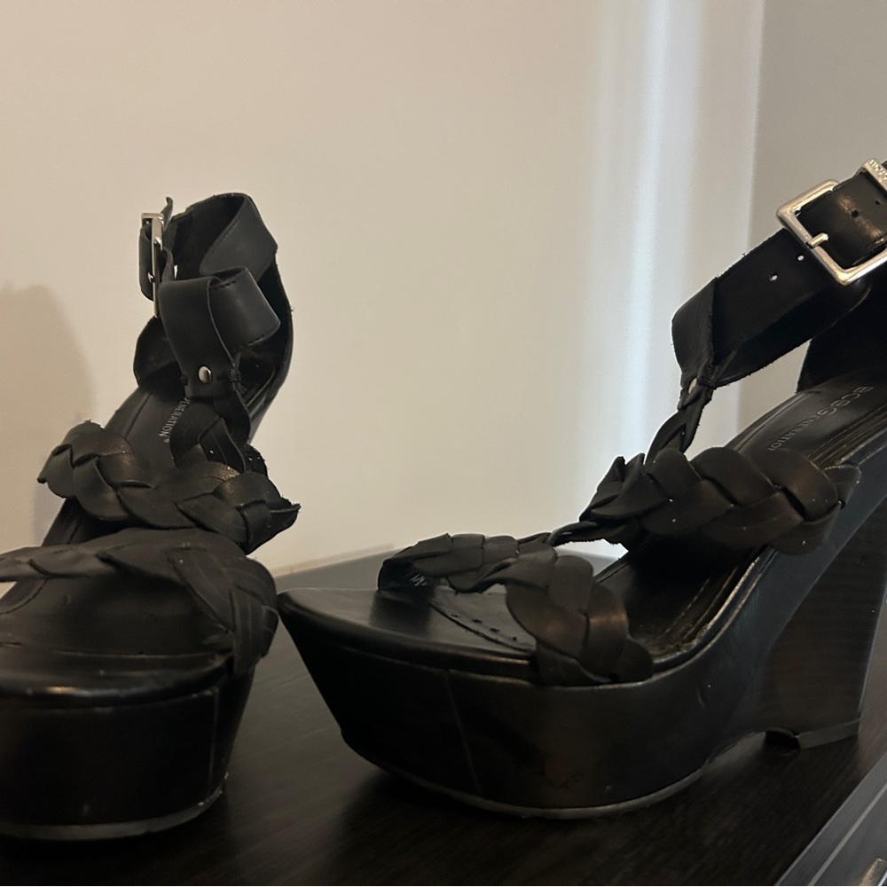 *EUC*BCBG Leather Gladiator Wedges